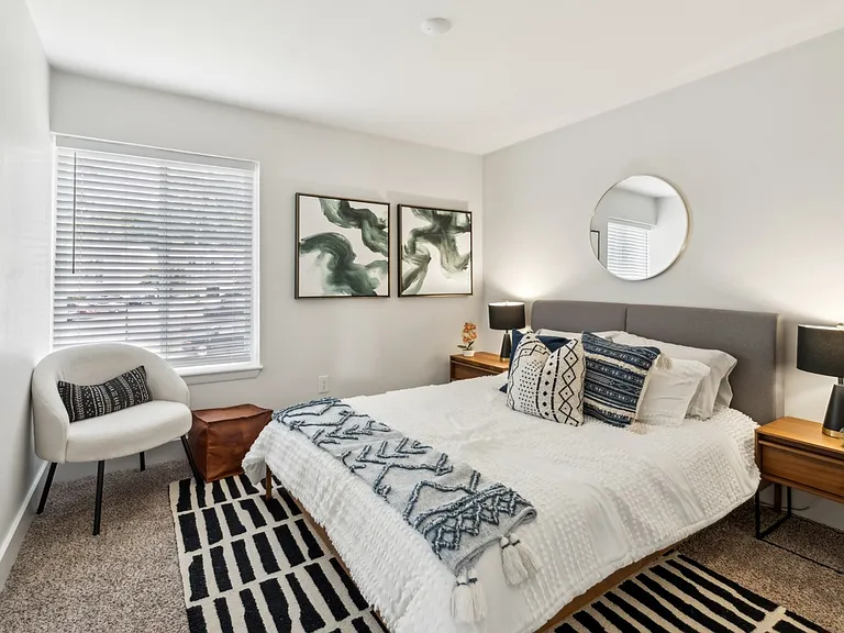 Linkhorn Bay Apartments — Photo 26