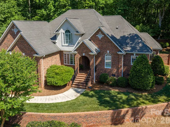 110 Elizabeth Ct, Mount Holly, NC 28120