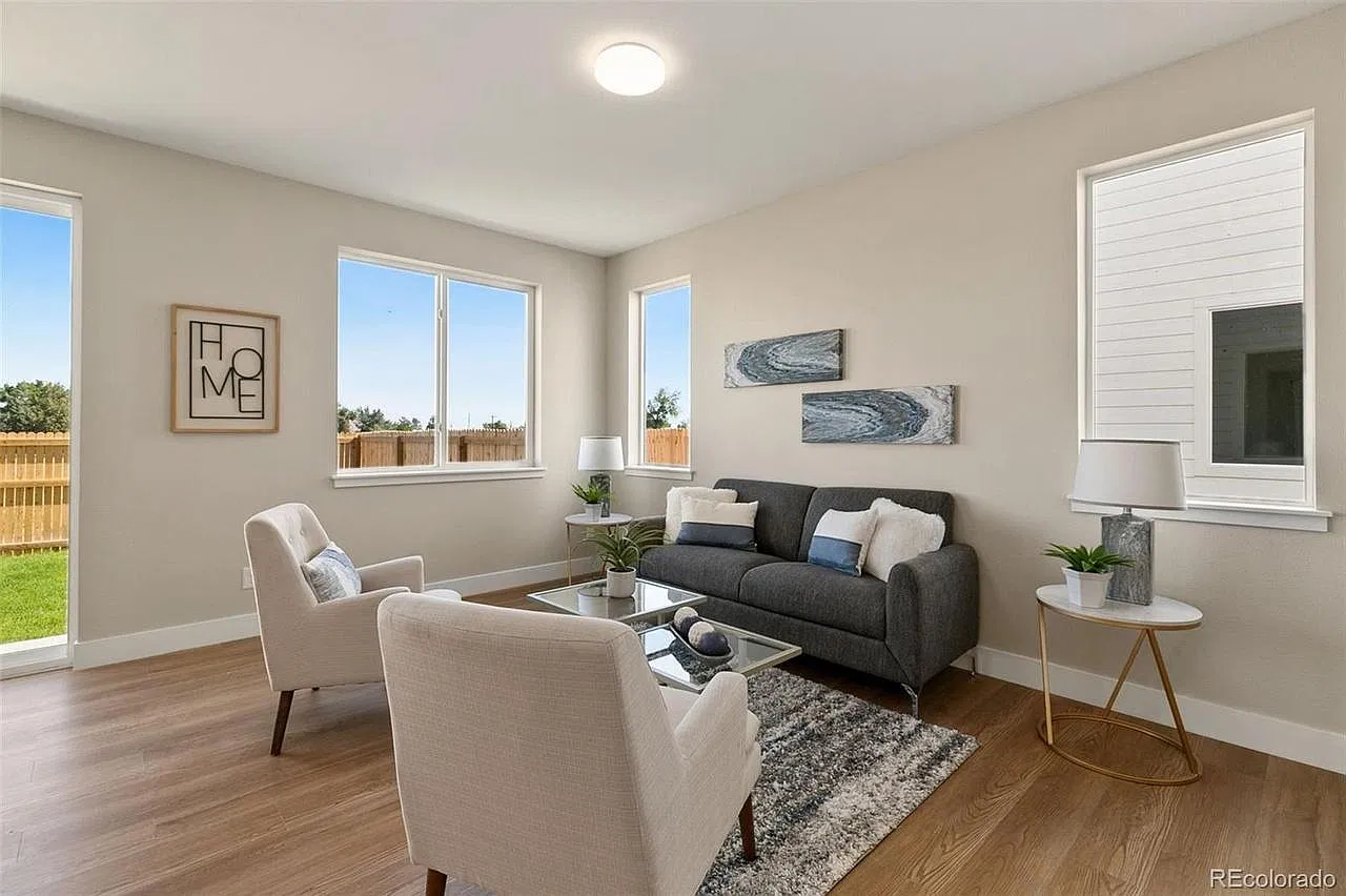 3 bed, 2.5 bath, 2118 sqft, $2,300 — Photo 4