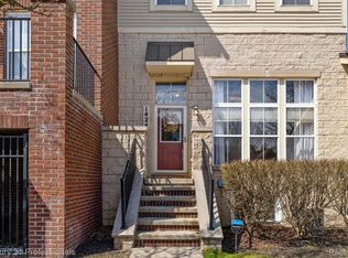 1424 Hillcrest Dr, Waterford, MI 48327