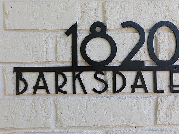 3rd image of 1820 Barksdale Dr