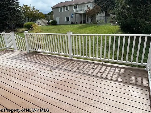 1392 Bennett Dr — Photo 7