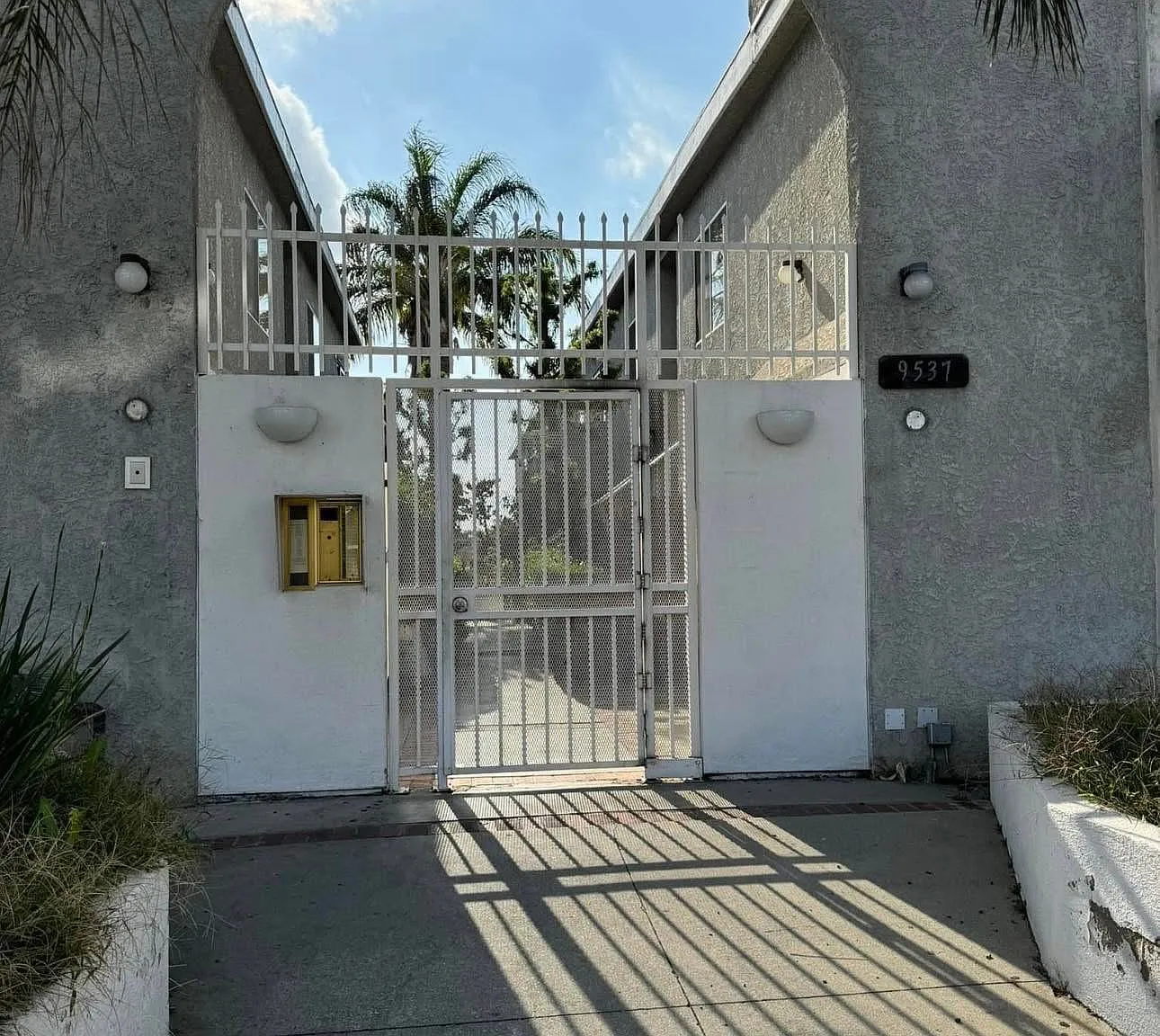 2 bed, 1100 sqft, $2,295 — Photo 2