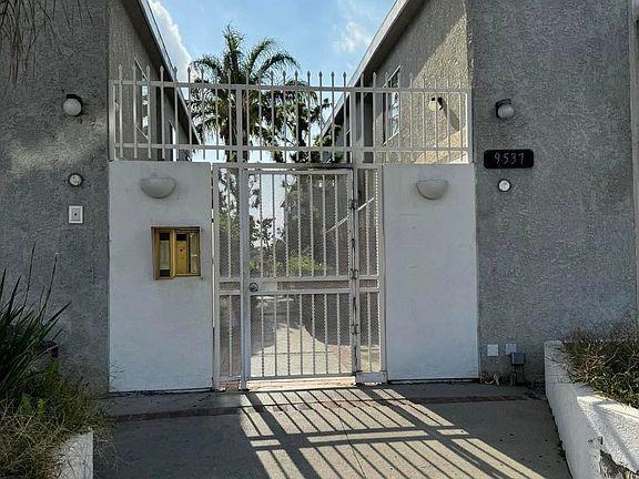 2nd image of 9537 Laurel Canyon Blvd #105