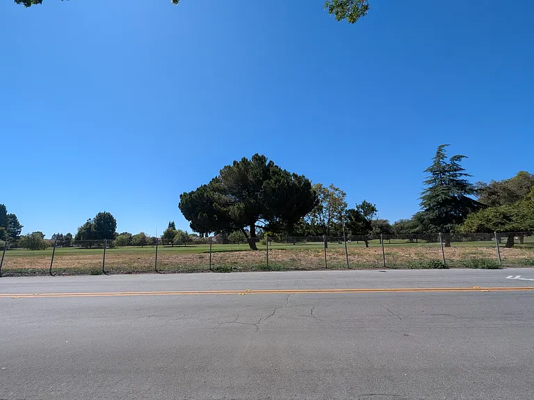 1573 Thornbriar Dr — Photo 9
