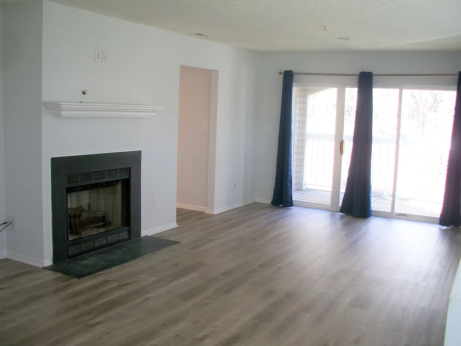 2 bed, 2.5 bath, 1600 sqft, $2,200 — Photo 2