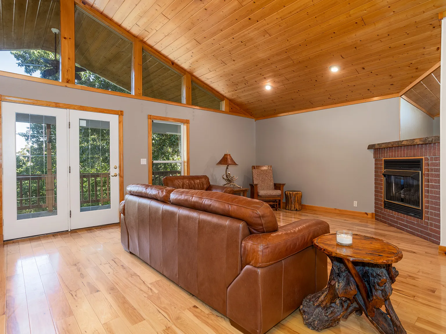 4 bed, 3008 sqft, $2,500 — Photo 2