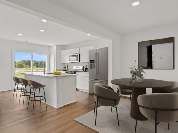 557 Cressmoor Blvd, Hobart, IN 46342