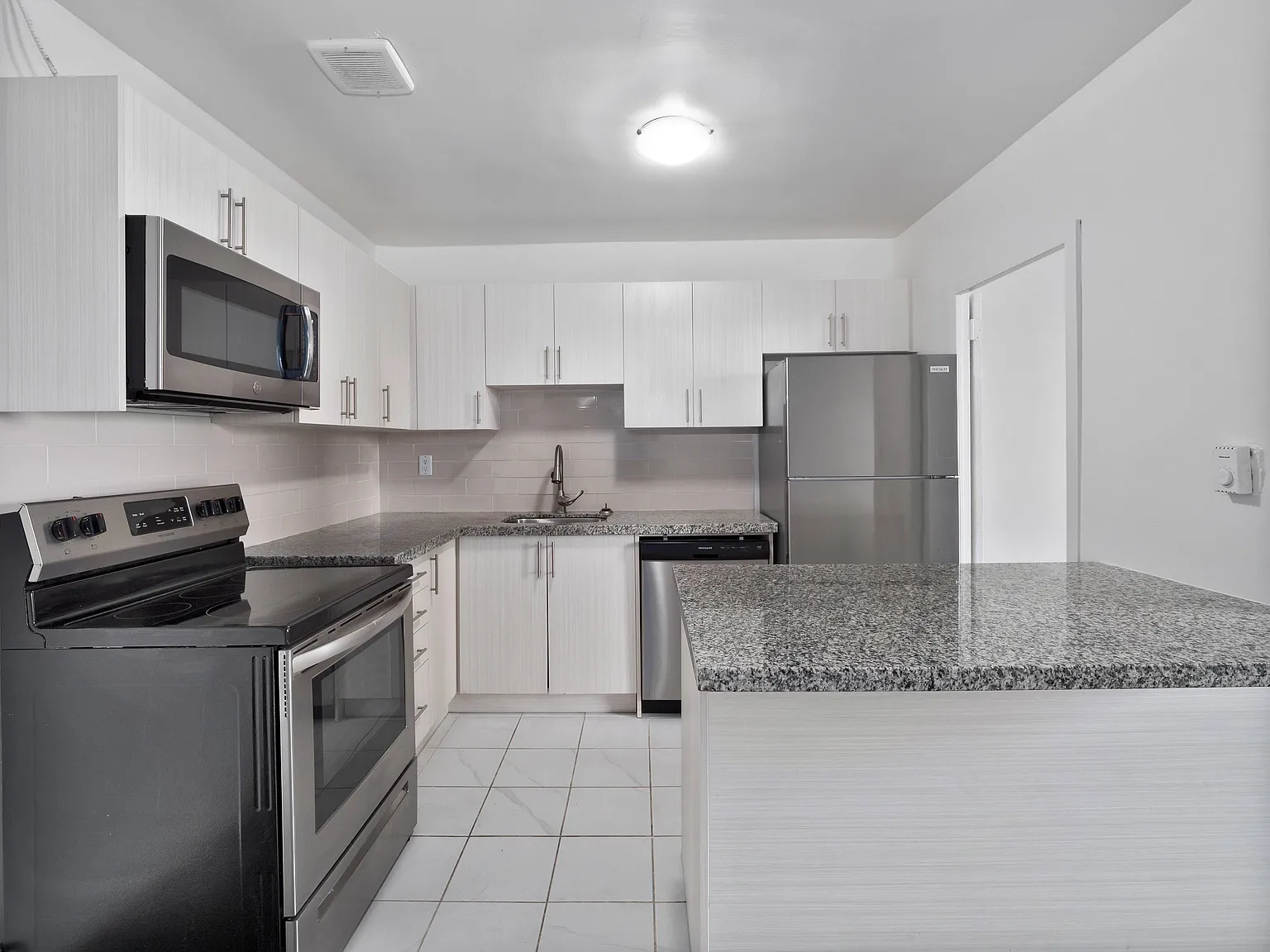 3250 Keele Apartments — Photo 2