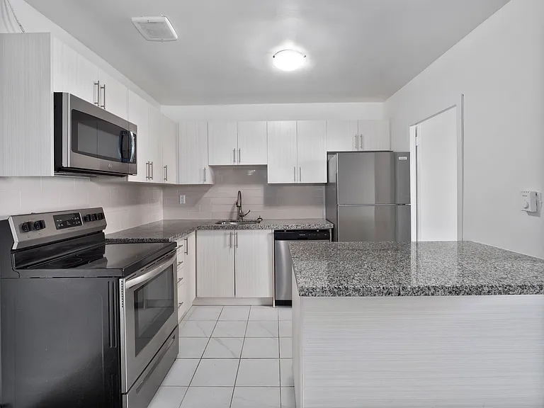 3250 Keele St — Photo 2