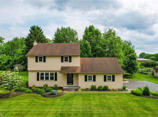 3926 W Greenwood Dr, Bethlehem, PA 18020