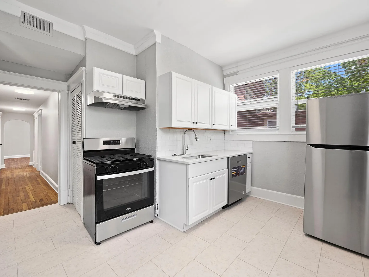 1 bed, 800 sqft, $1,295 — Photo 1