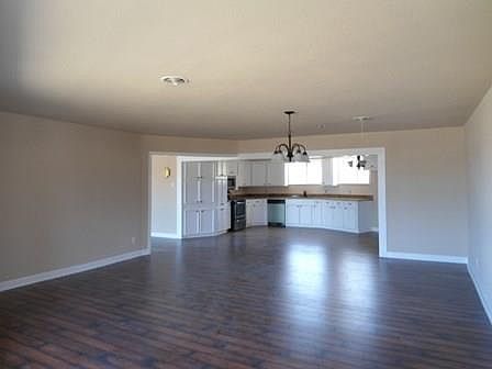 2nd image of 325 Crescent Dr