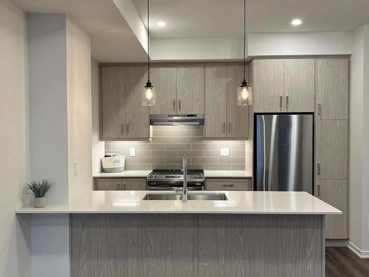 3 bed, $3,350 — Photo 2