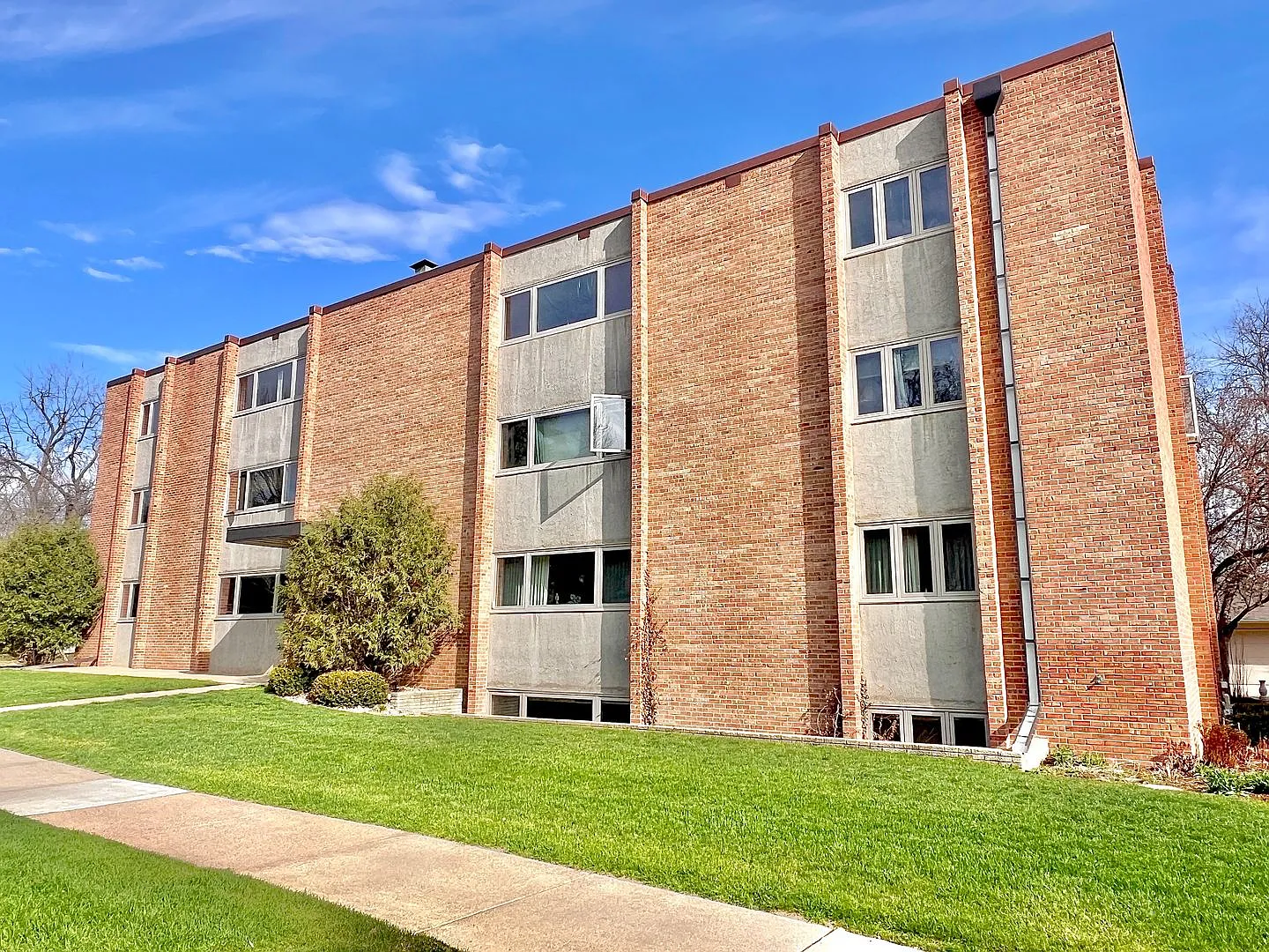 112 W 17th Street - Cambridge Apartments — Photo 1