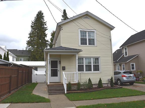 2nd image of 418 N 1st St