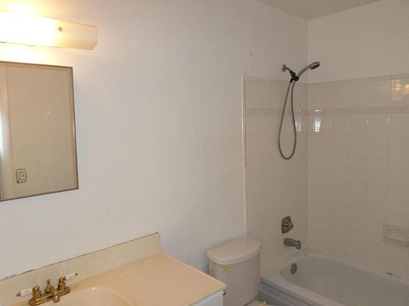 3rd image of 3818 Heather Dr E