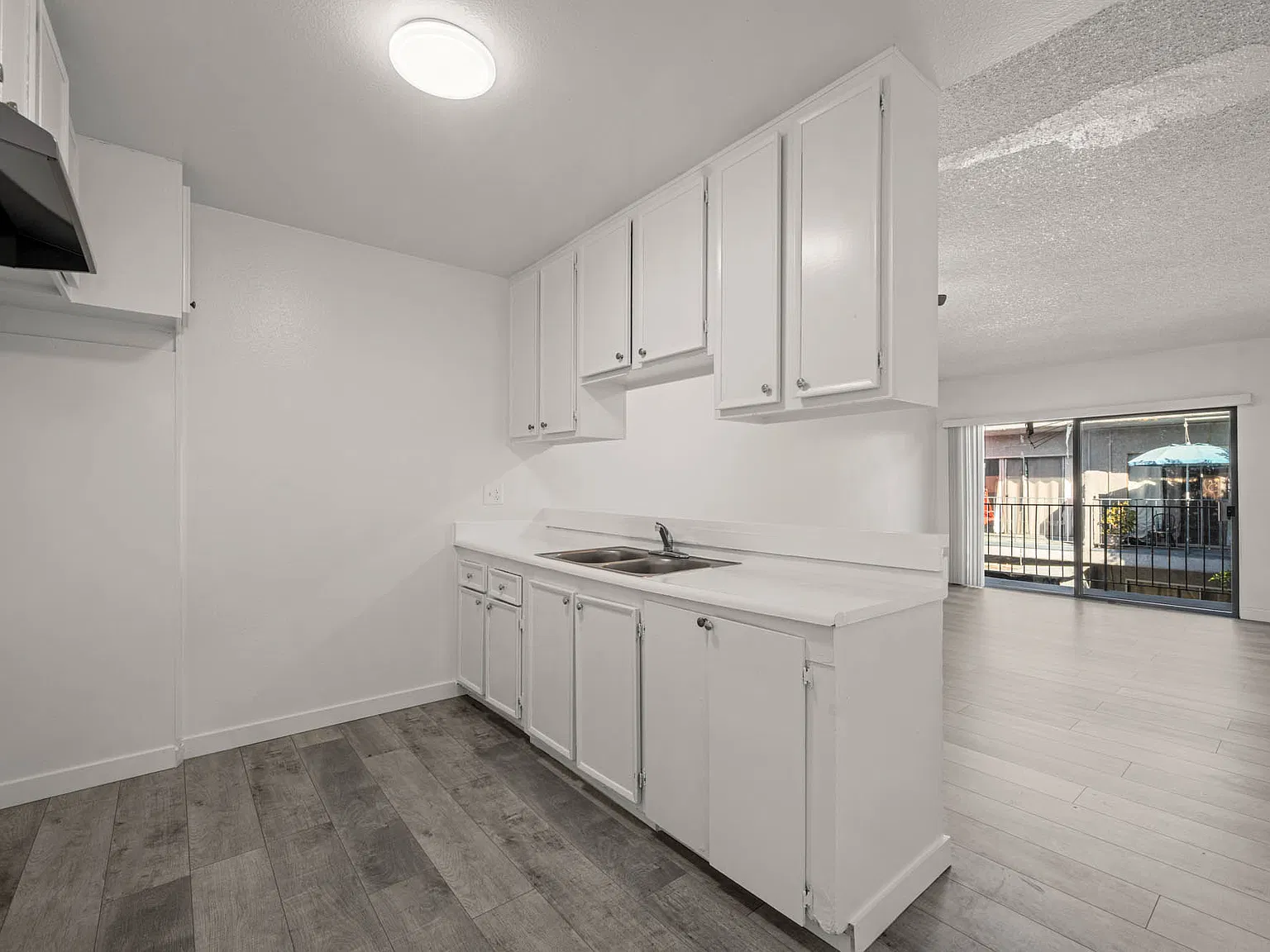 8633 Columbus Ave — Photo 1