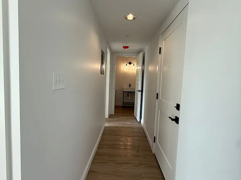 240 Mack Ave — Photo 20