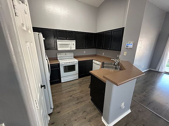 4th image of 15808 W Yavapai St
