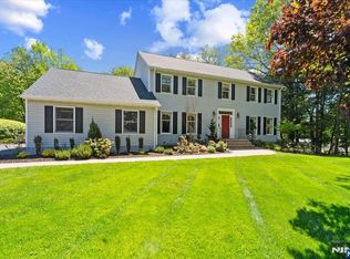 74 Van Blarcom Ln, Wyckoff, NJ 07481