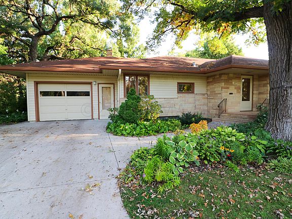 4th image of 109 Woodland Dr N
