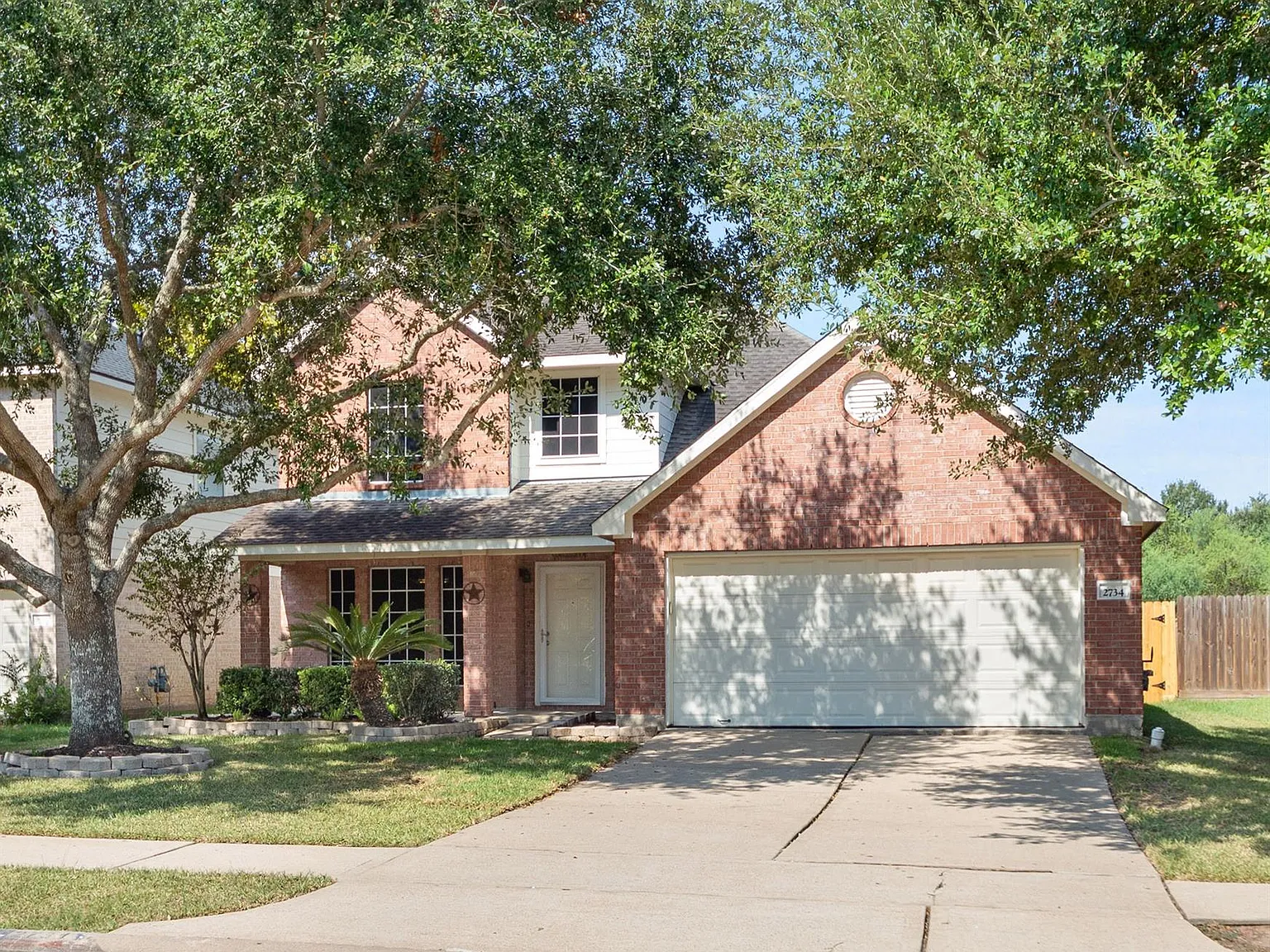 4 bed, 2.5 bath, 2150 sqft, $2,400 — Photo 2