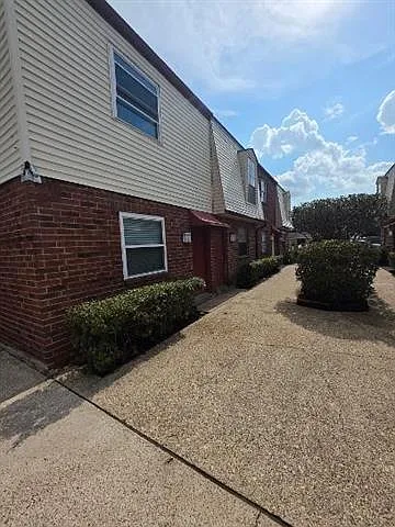 609 Oak Ave #B