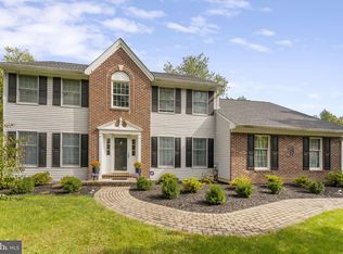 990 Galen Ln, Schwenksville, PA 19473