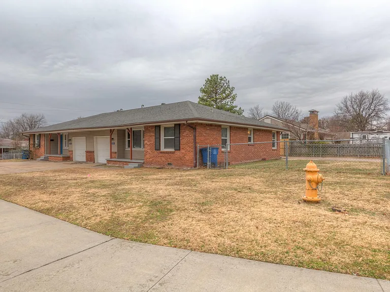 2406 S Yale Ave — Photo 3