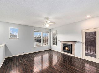 15967 S Crestview Dr, Olathe, KS 66062