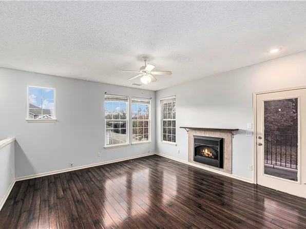 15967 S Crestview Dr, Olathe, KS 66062