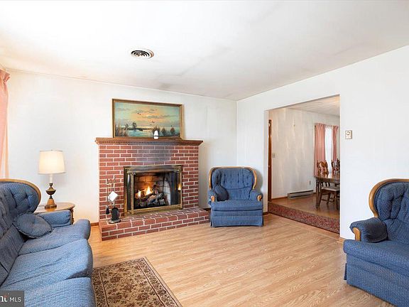 5th image of 225 E Main St
