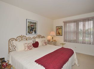 3930 Dundee Rd, Northbrook, IL 60062