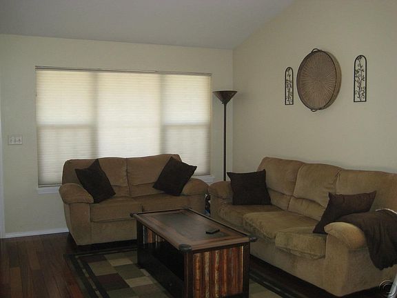 4th image of 615 Luella Ln