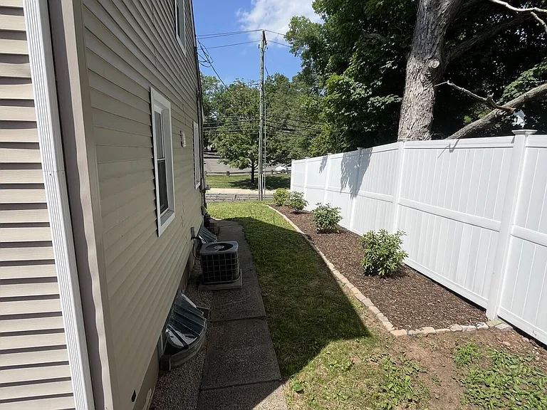 31 Ives St — Photo 19