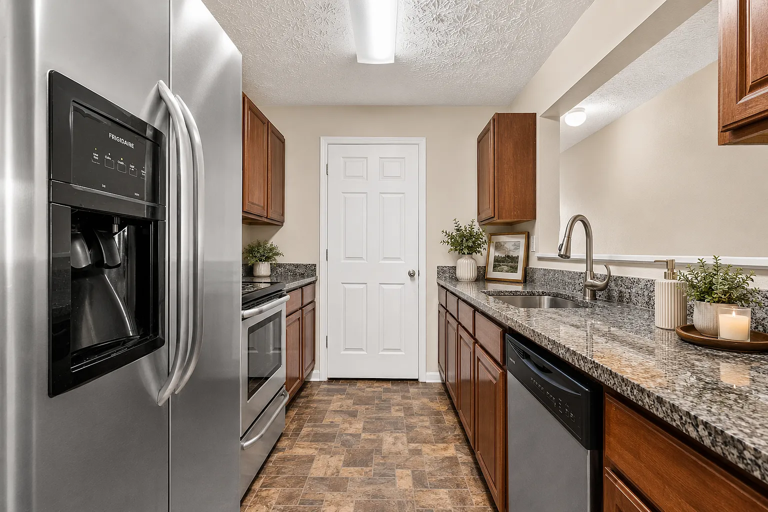 3 bed, 1292 sqft, $1,400 — Photo 1