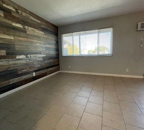 5th image of 446 E Acacia St APT 5