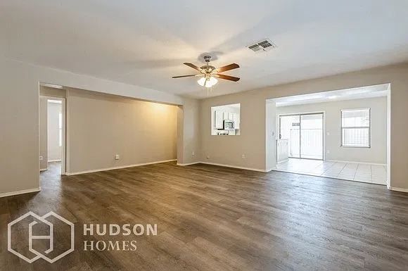 4 bed, 2.0 bath, 1654 sqft, $2,280 — Photo 4