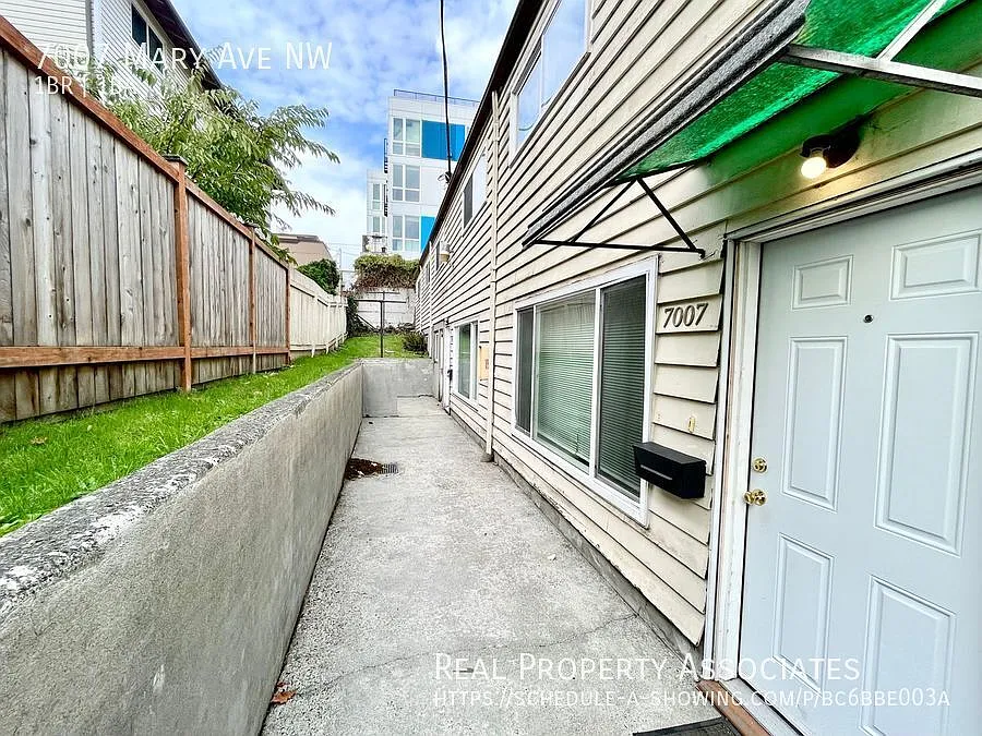 Spacious 1-Bedroom with Plenty of Storage Right in Ballard! — Photo 2