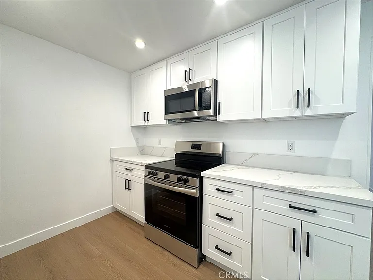 6860 Aura Ave — Photo 3