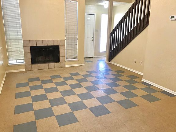 3rd image of 7513 Oak Chase