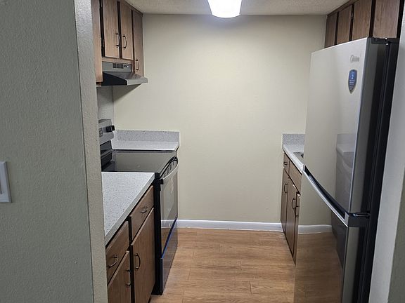 3rd image of 1204 W Reynolds St #101