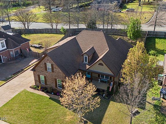 2nd image of 604 Rowan Oak Pl