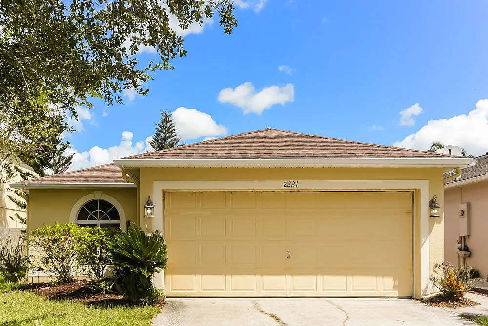 3 bed, 2.0 bath, 1373 sqft, $2,540 — Photo 1
