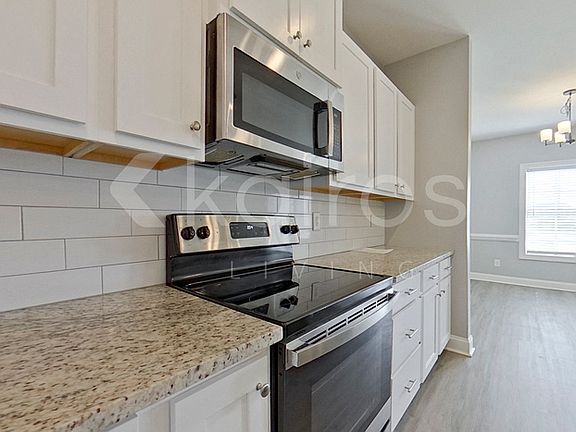 5th image of 3704 Oak Leaf Way #F