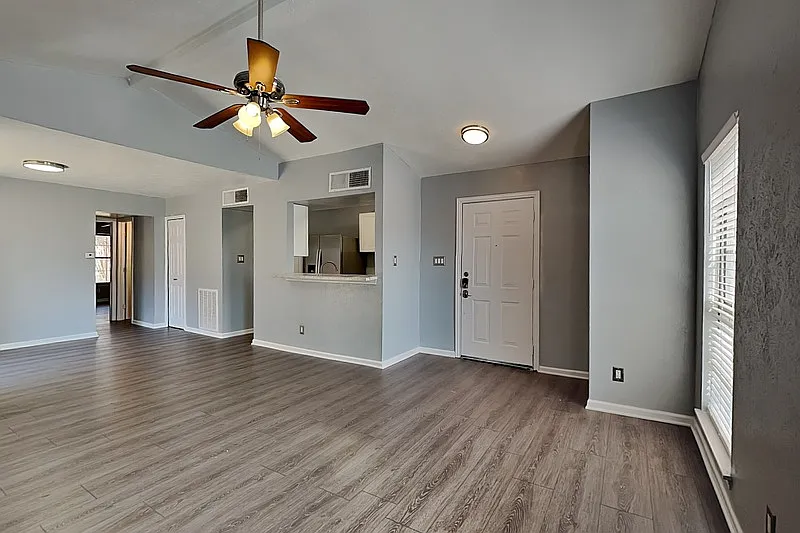 2 bed, 1.0 bath, 1100 sqft, $1,750 — Photo 4