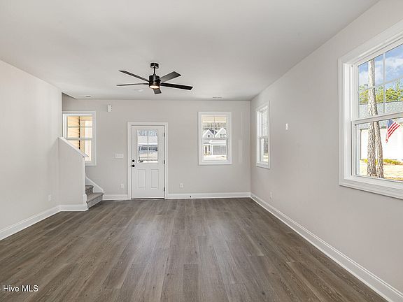 4th image of 50 N Rowsham Place