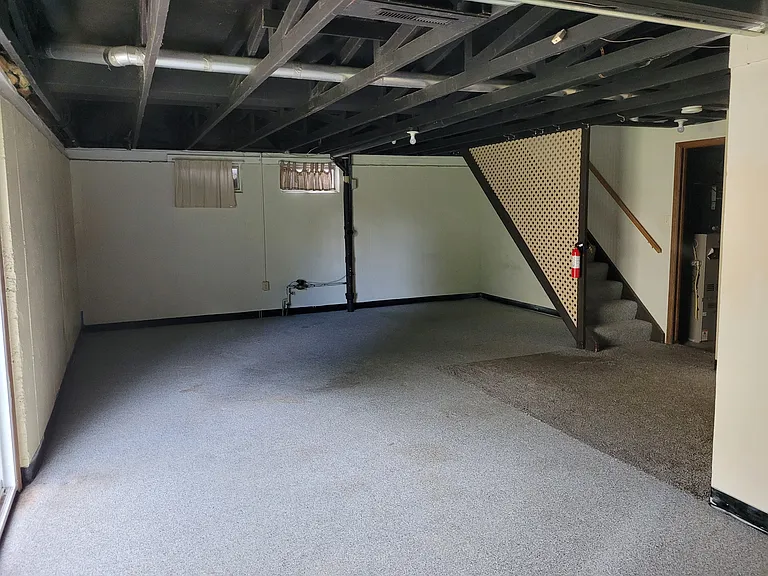 201-203 Southridge Cir — Photo 12
