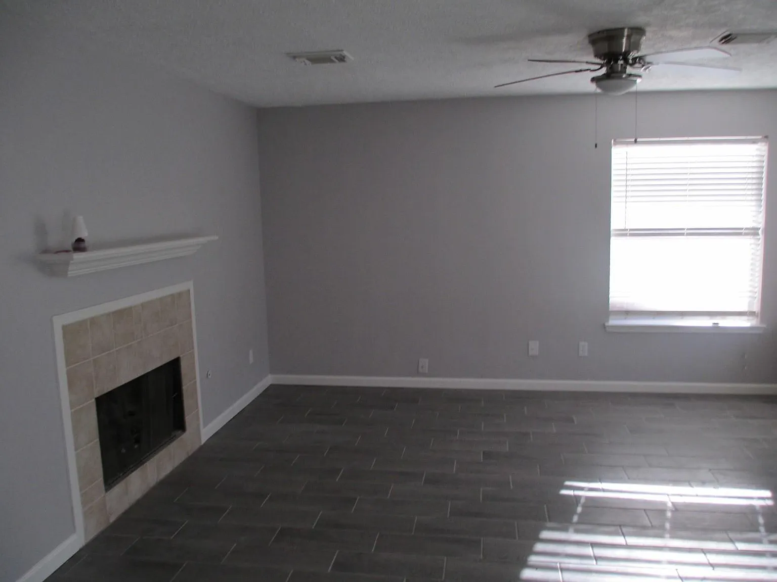 4 bed, 2.5 bath, 2447 sqft, $2,400 — Photo 4